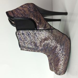 GUESS WOMENS BRONZE SEQUIN ZEBRA   EMBOSSED SLIP ON ANKLE BOOTS SIZE 6.5